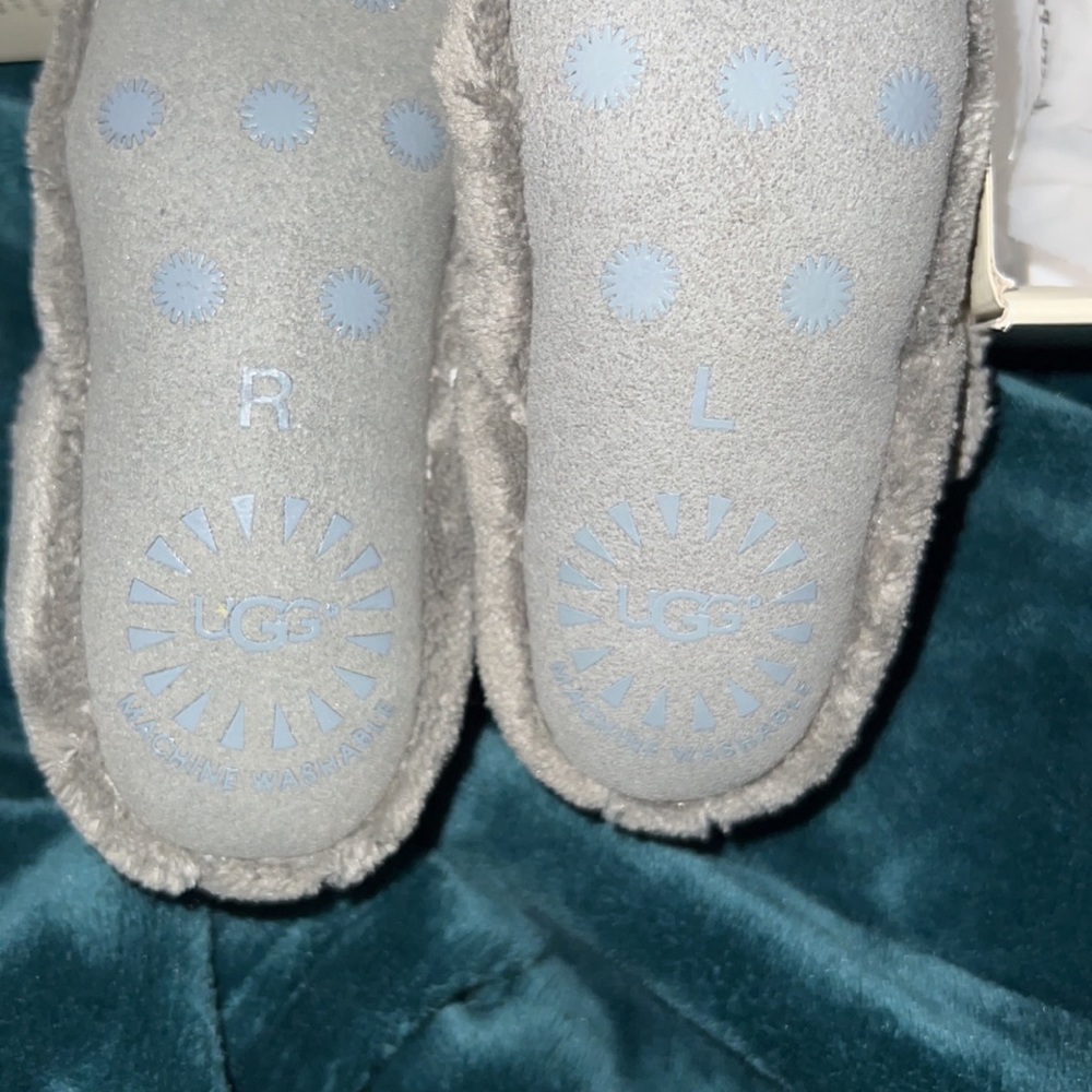 Baby uggs - Picture 2 of 3